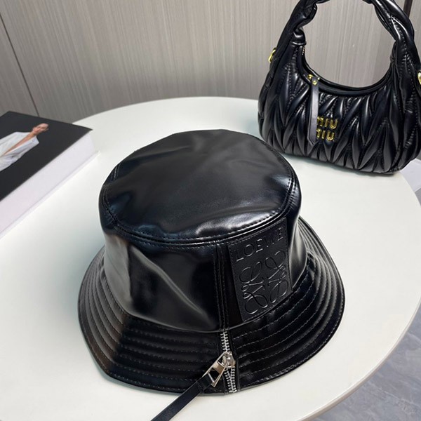 完売必至 ロエベ アナグラムロゴパッチ レザーバケットハット loi08296